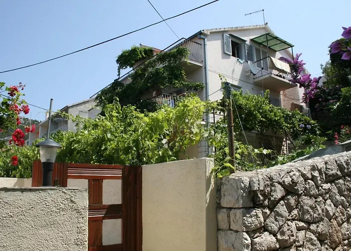 Pensionat And With Parking Space Hvar - 4613