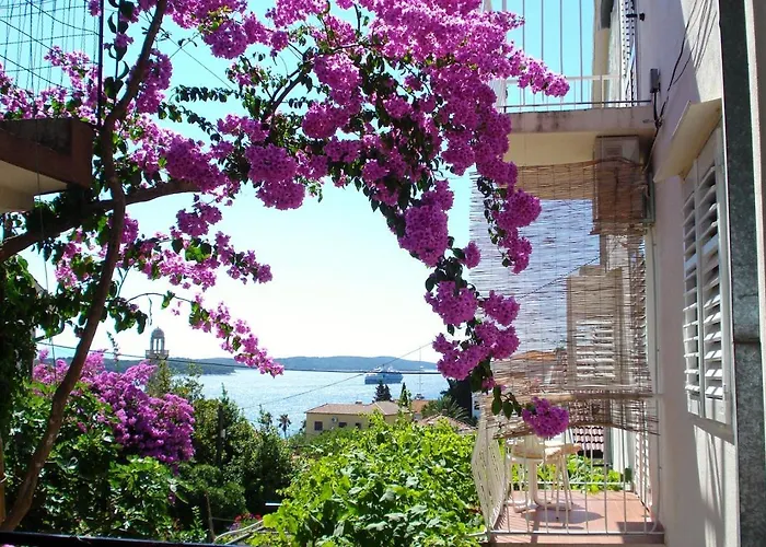 Pensionat And With Parking Space Hvar - 4613 *